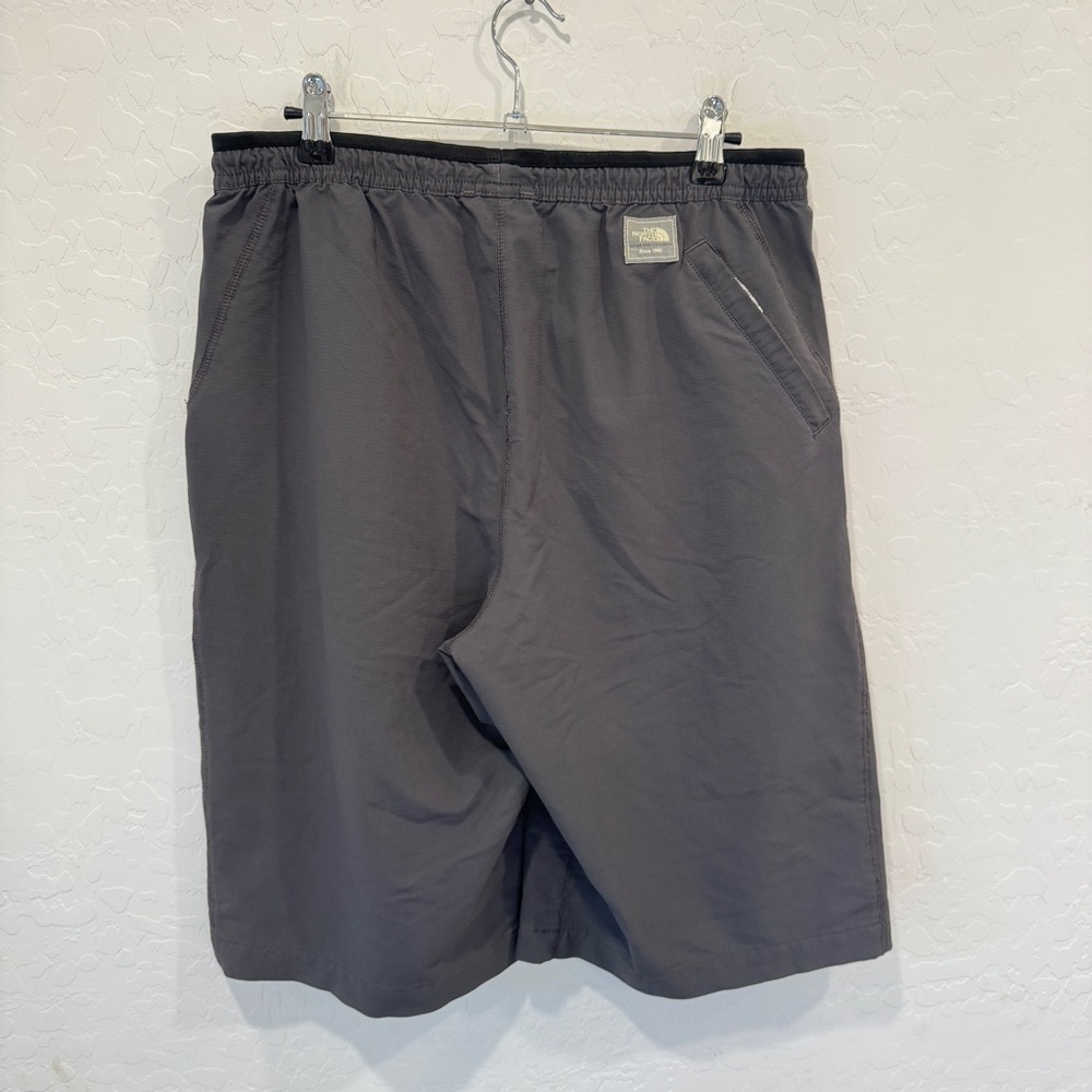 The North Face Charcoal Grey Athletic Shorts Mens Medium Athleisure Workout - Picture 6 of 8